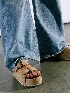 INTENTIONALLY BLANK - Rule Breaker Flatform Sandals Taupe Suede Size 40